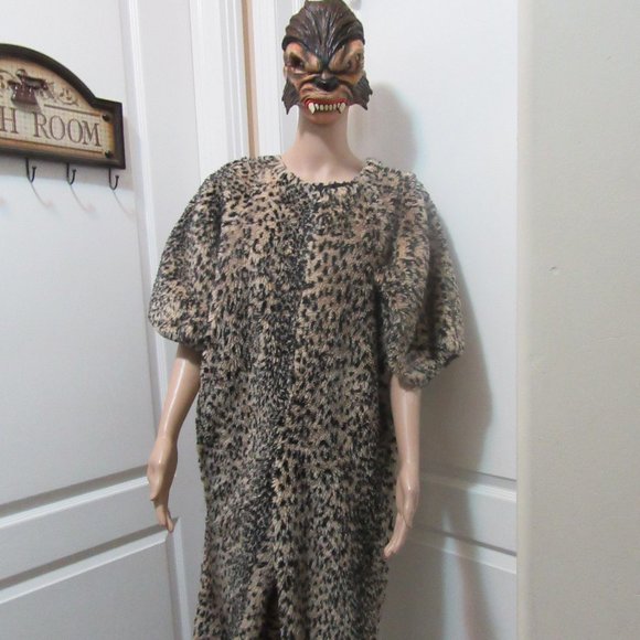 Kids size Medium - Large Please view measurements - Picture 2 of 10